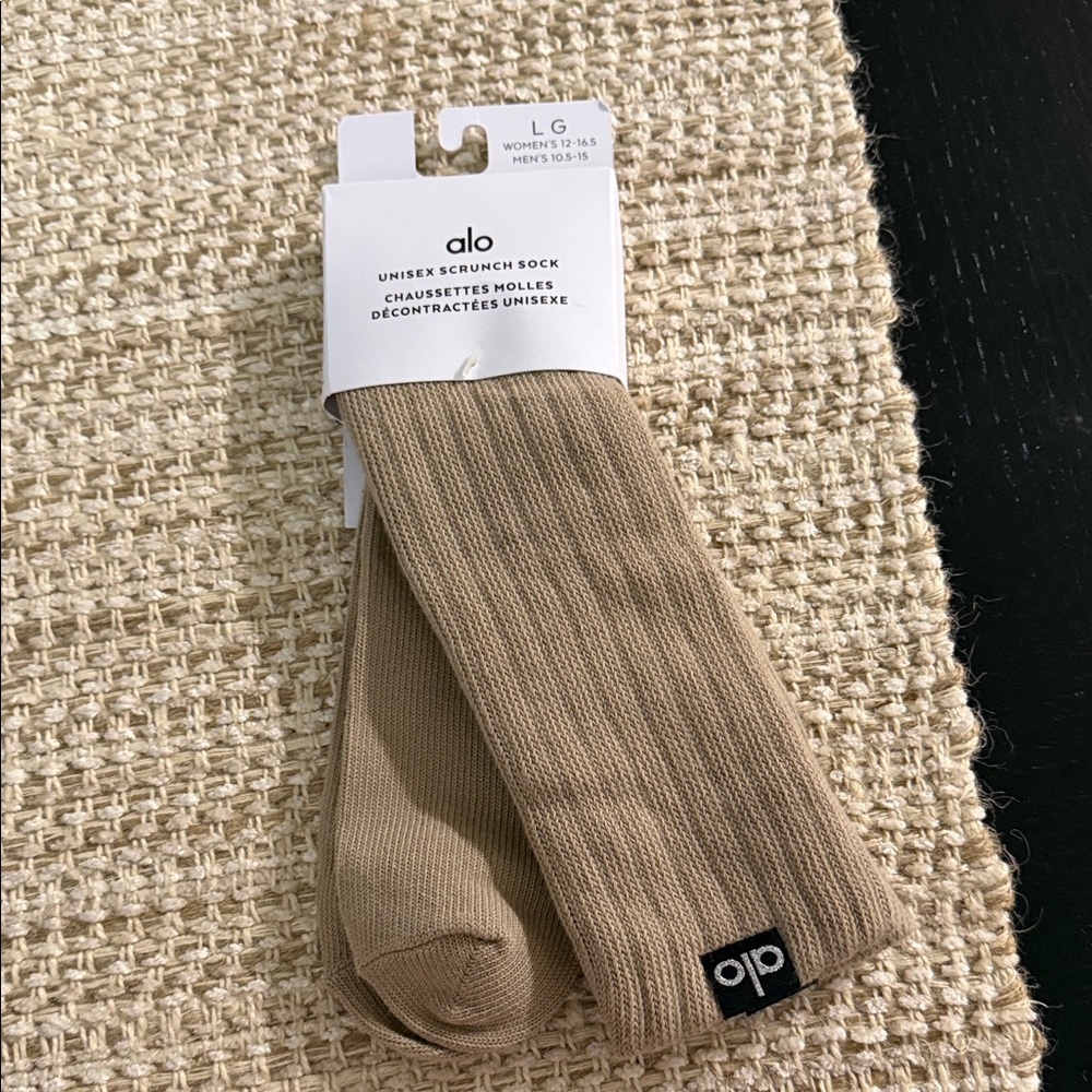 ALO Yoga Beige Unisex Scrunch Socks